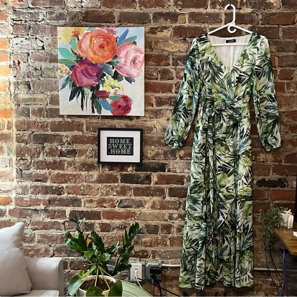 Nine West long sleeve maxi dress with green and white tropical leaf pattern